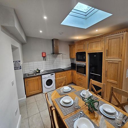 4 Eyre Square Lane Apartment Голуей Екстериор снимка