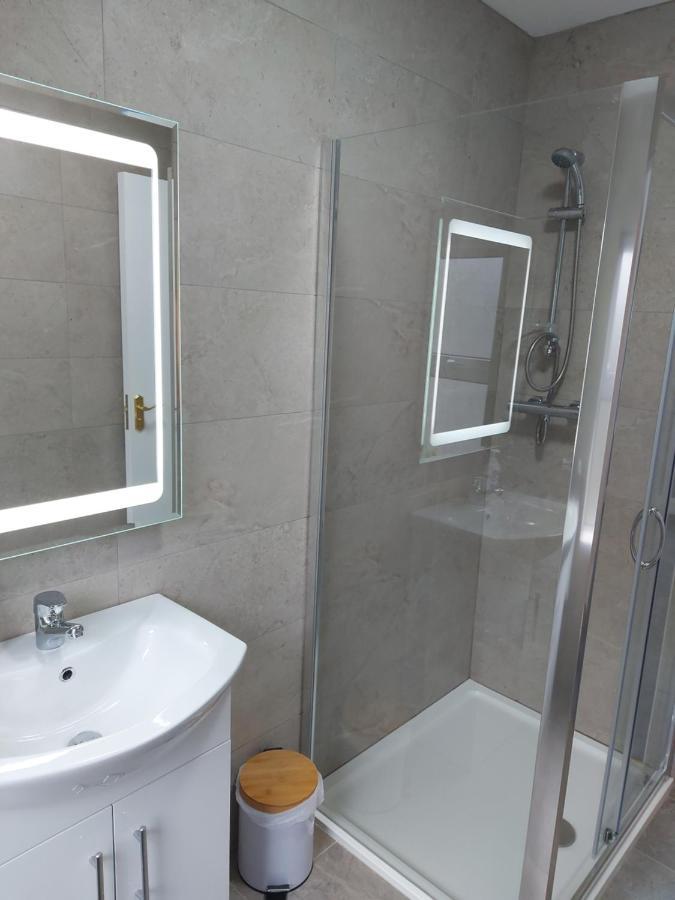 4 Eyre Square Lane Apartment Голуей Екстериор снимка