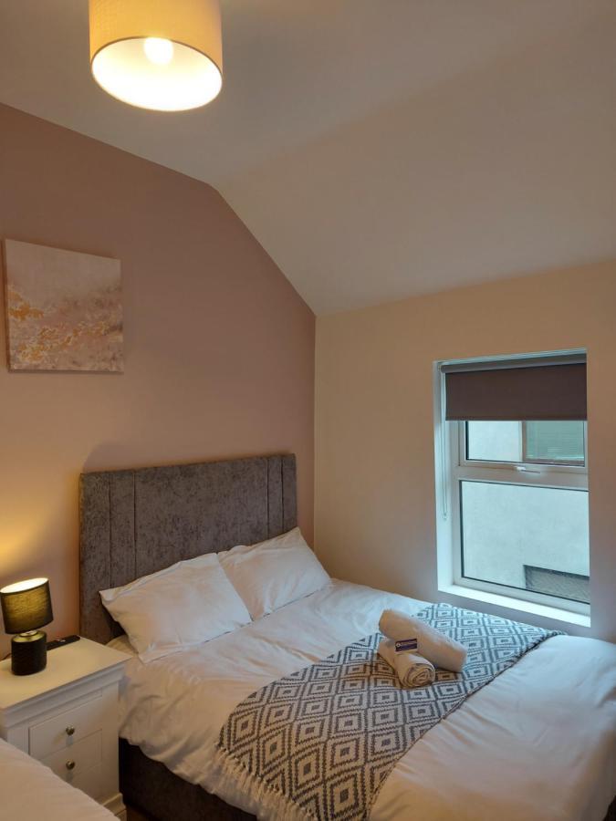 4 Eyre Square Lane Apartment Голуей Екстериор снимка