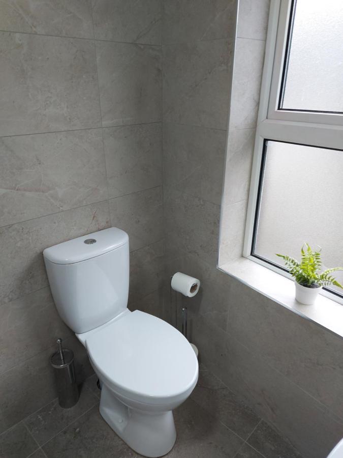 4 Eyre Square Lane Apartment Голуей Екстериор снимка